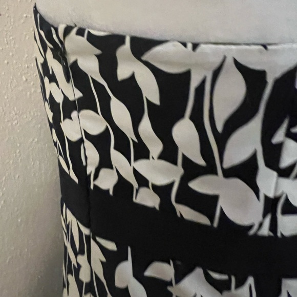 LOFT NEW COCKTAIL DRESS SIZE 12 . Black with white flowers. - Picture 10 of 16